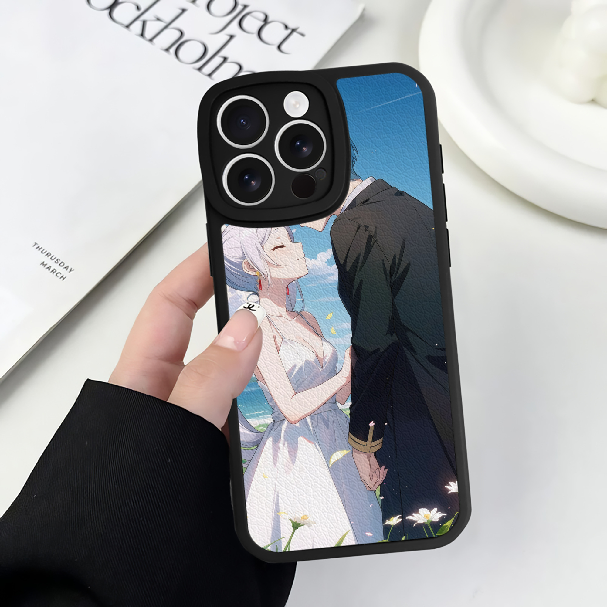 （画像用） 葬送のフリーレン Frieren 【iPhone 16シリーズ対応】シリコンスマホケース（レザー調） 材質：シリコン